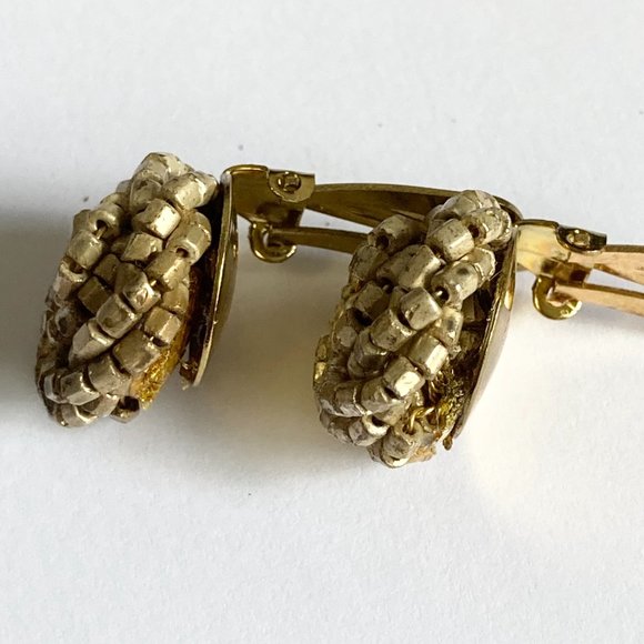 Vintage Gold Beaded Clip On Earrings Bead Cluster 70s Taiwan Hand Knotted - Picture 7 of 10